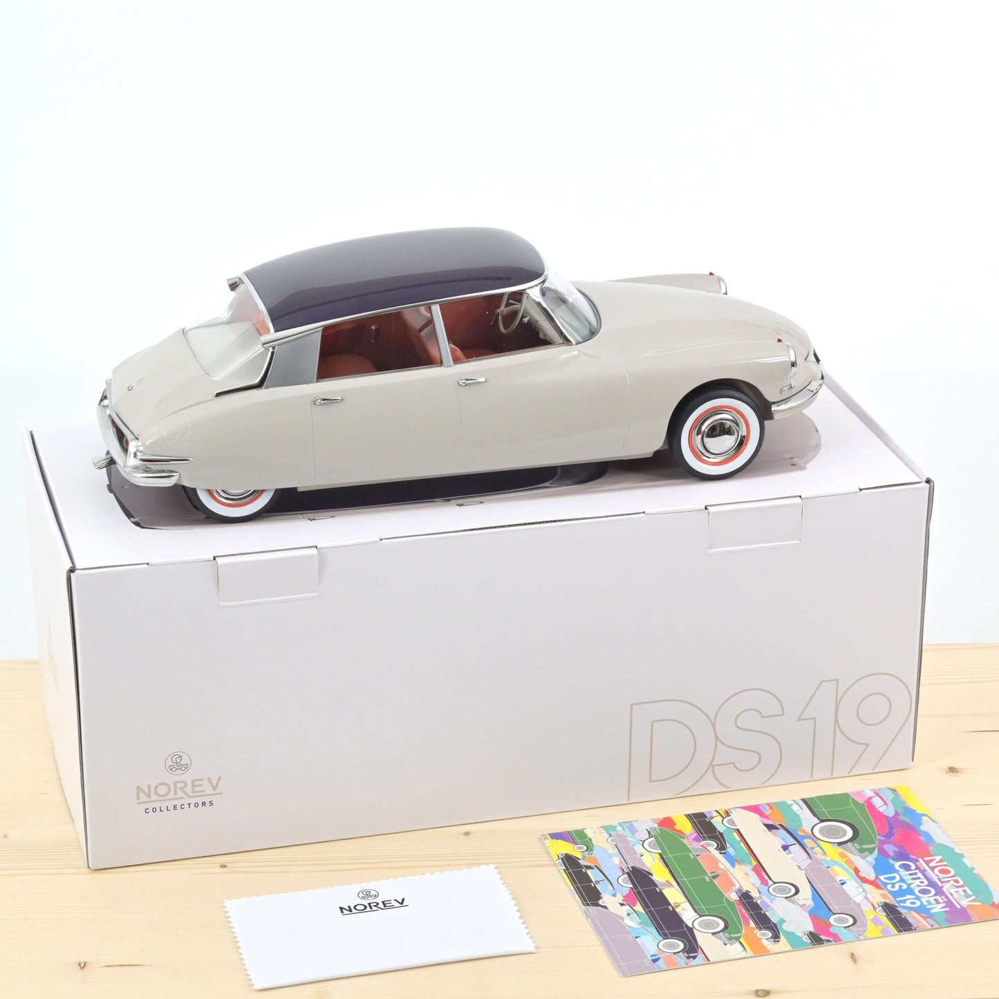 Citroën DS 19 1959 Gris Rosé et Aubergine 1/12 Norev