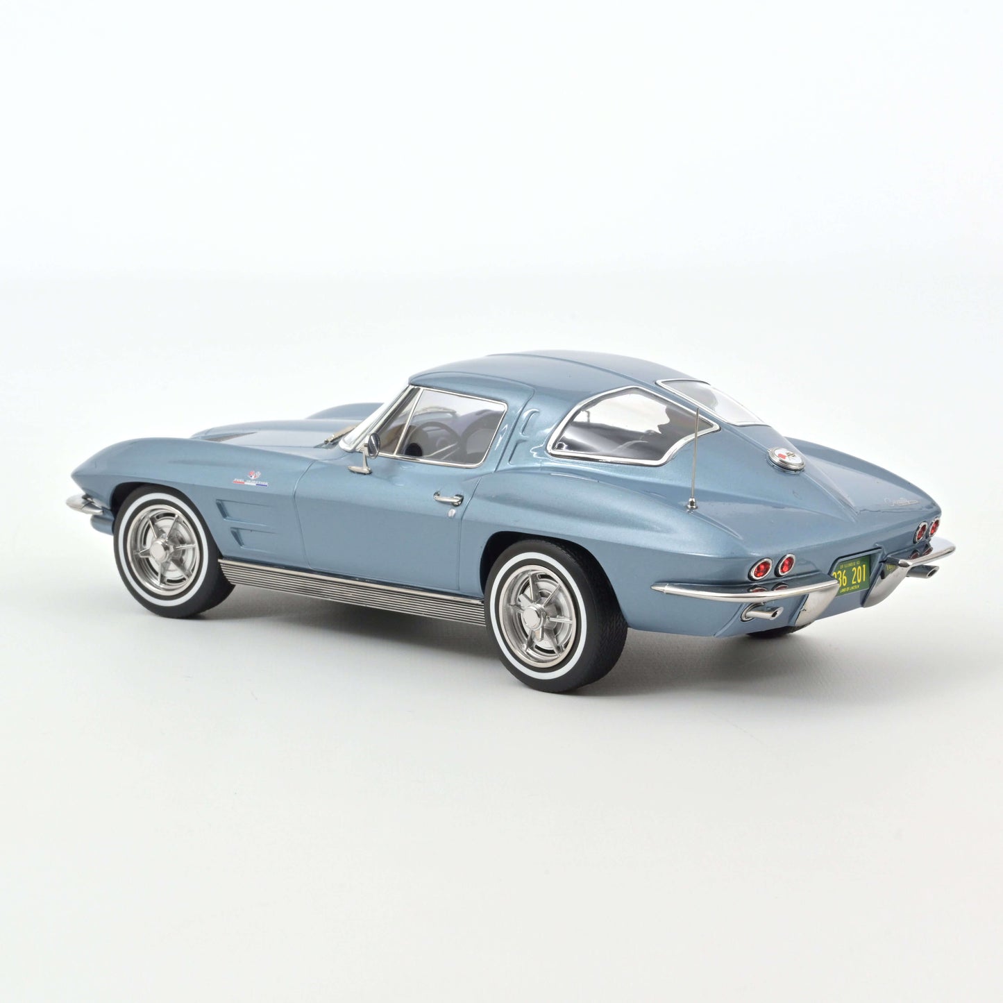 Chevrolet Corvette Sting Ray 1963 Bleu clair métallisé 1/18 Norev